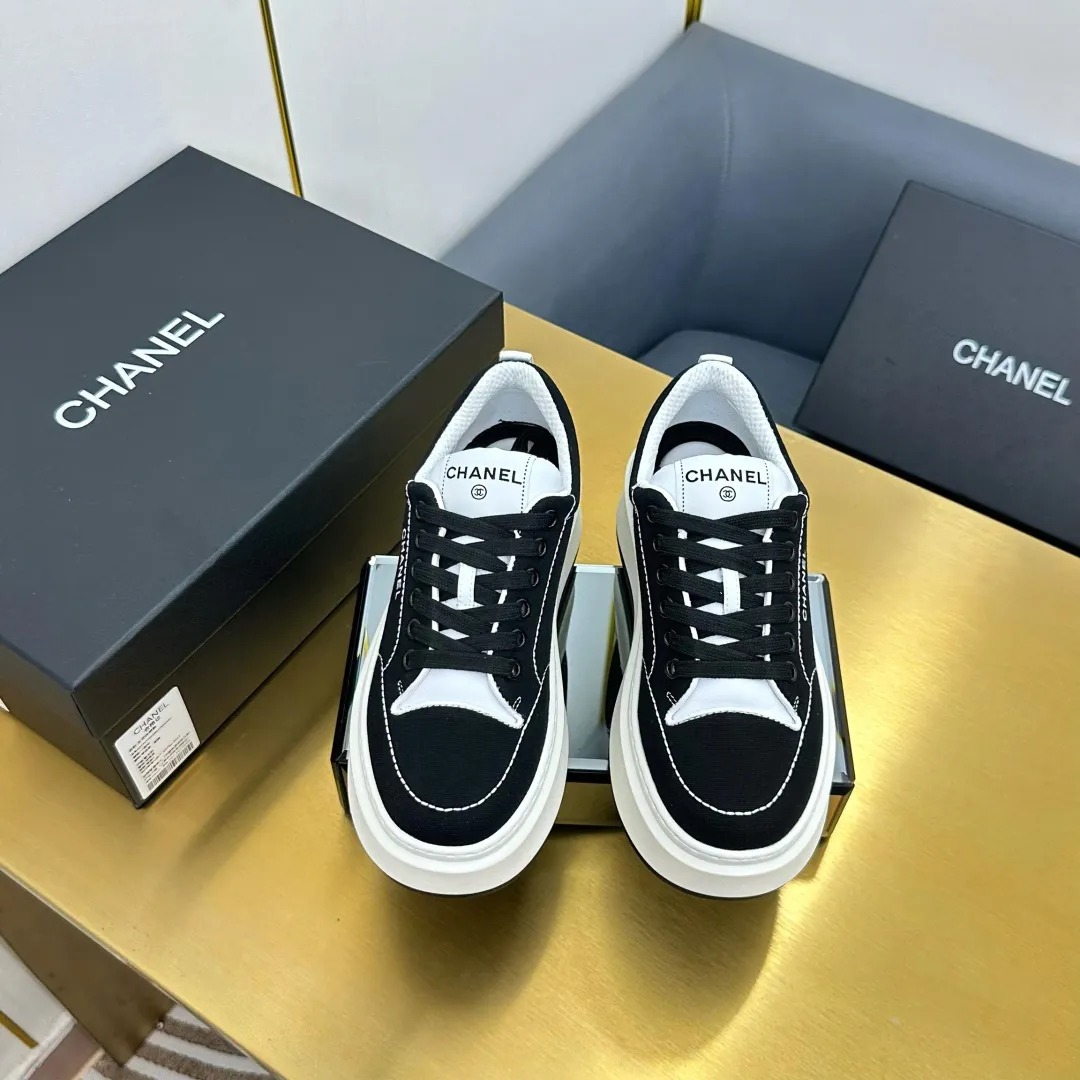 👟👟Ex-factory price 600👟👟 Upgraded version, upgraded version, upgraded version! No rebuttal accepted! ! ! ! Chanel Chanel panda shoes! 2025 counter's top casual sports shoes. This classic design; the upper is electro-embroidered with a variety of techniques; the outsole is fashionable and sporty; the unusual inclusion of a variety of color matching elements... The diversified mix and match is very good-looking and versatile, and can be used for leisure, fashion, sports, and outdoor... ꫛꫀꪝ Go➫ Materials: ❶Upper made of: original imported first-layer silk cowhide + original waterproof cloth + original first-layer cowhide ❷Inner lining: Original Yangli+Net ❸Outsole based on: Original TPU combination outsole Counter boutique packaging complete set for women 35–41 👉 👉
